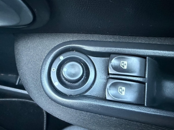 Used Renault Clio 2012 for sale - 74768122: Photo 26
