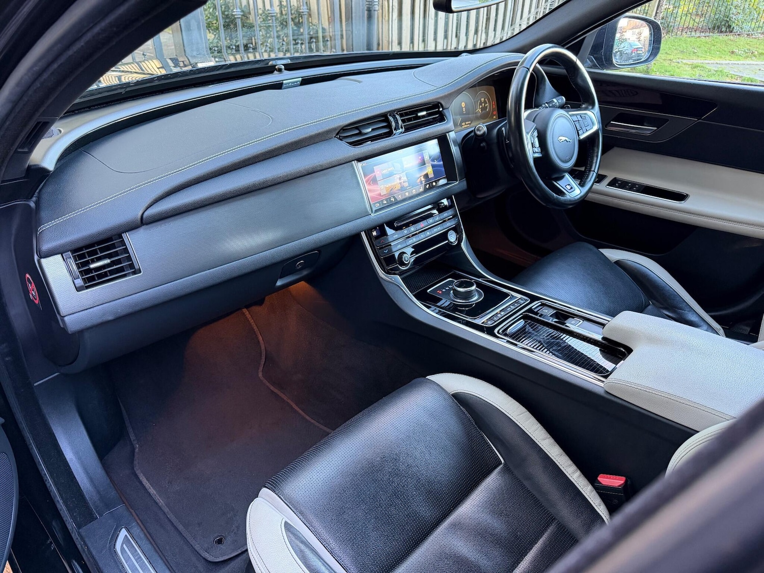 Used Jaguar XF 2016 for sale - 76997124: Photo 30