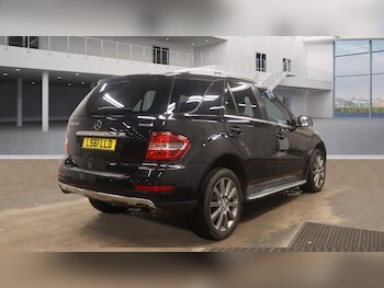 Used Mercedes-Benz M Class 2011 for sale - 77538252: Photo