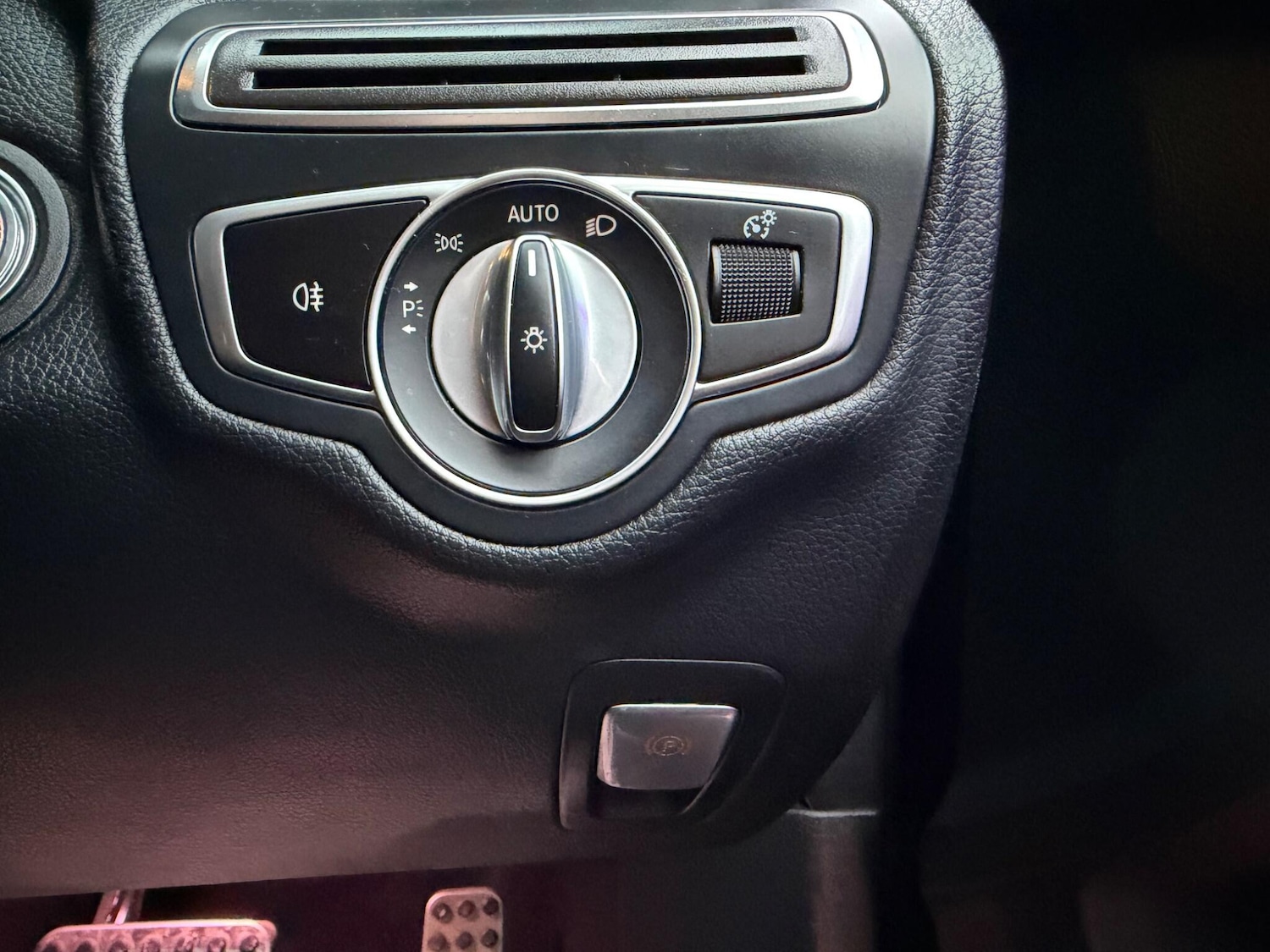 Used Mercedes-Benz C Class 2020 for sale - 77130636: Photo 40