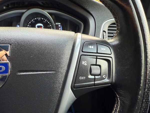 Used Volvo V40 2015 for sale - 75645957: Photo 31