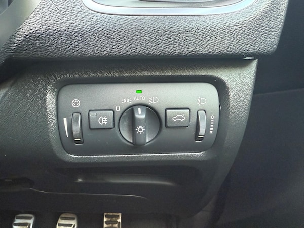 Used Volvo V40 2015 for sale - 75645957: Photo 34