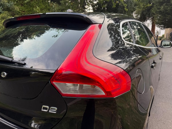 Used Volvo V40 2015 for sale - 75645957: Photo 38