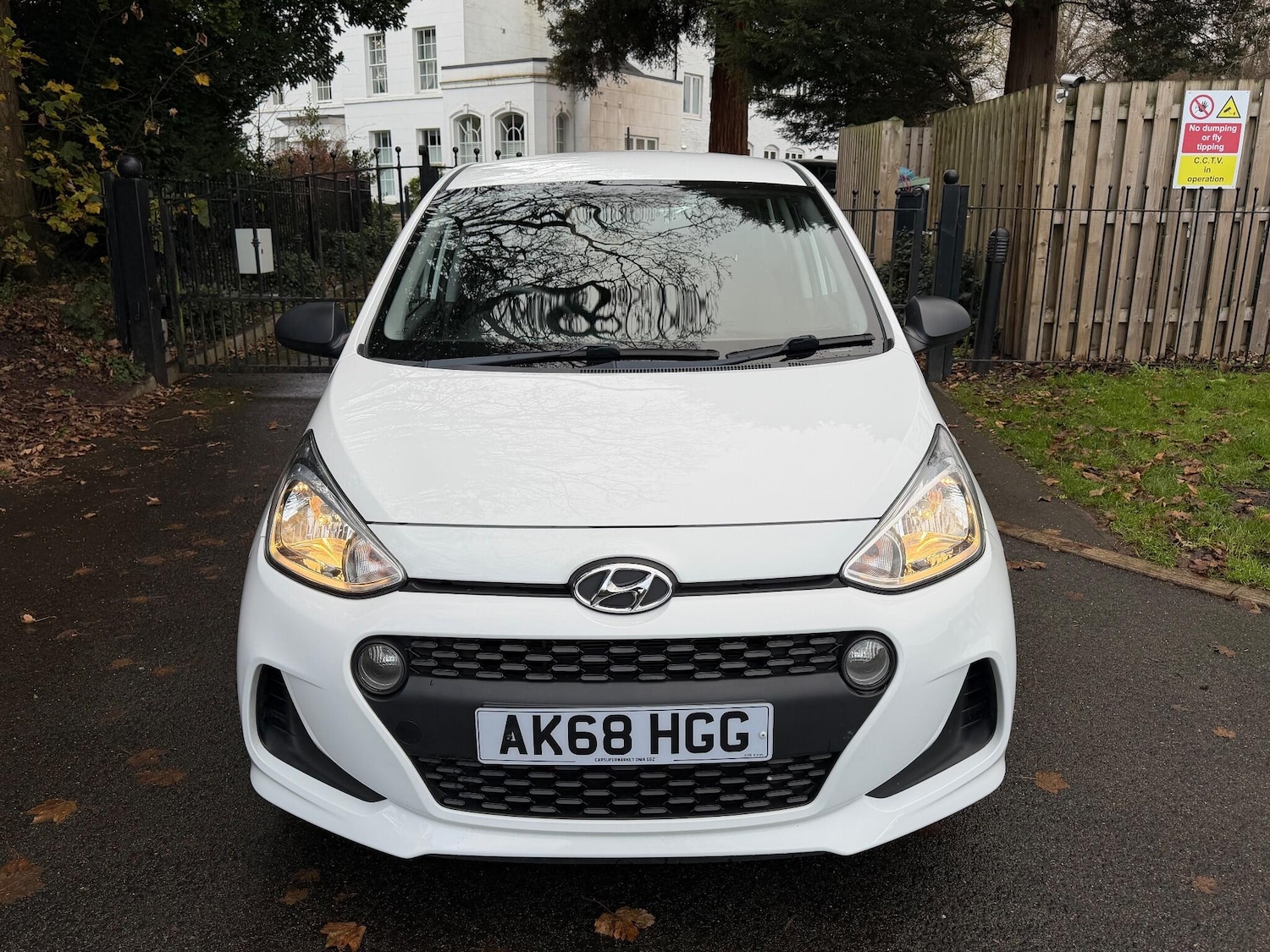 Used Hyundai i10 2018 for sale - 76671596: Photo 2