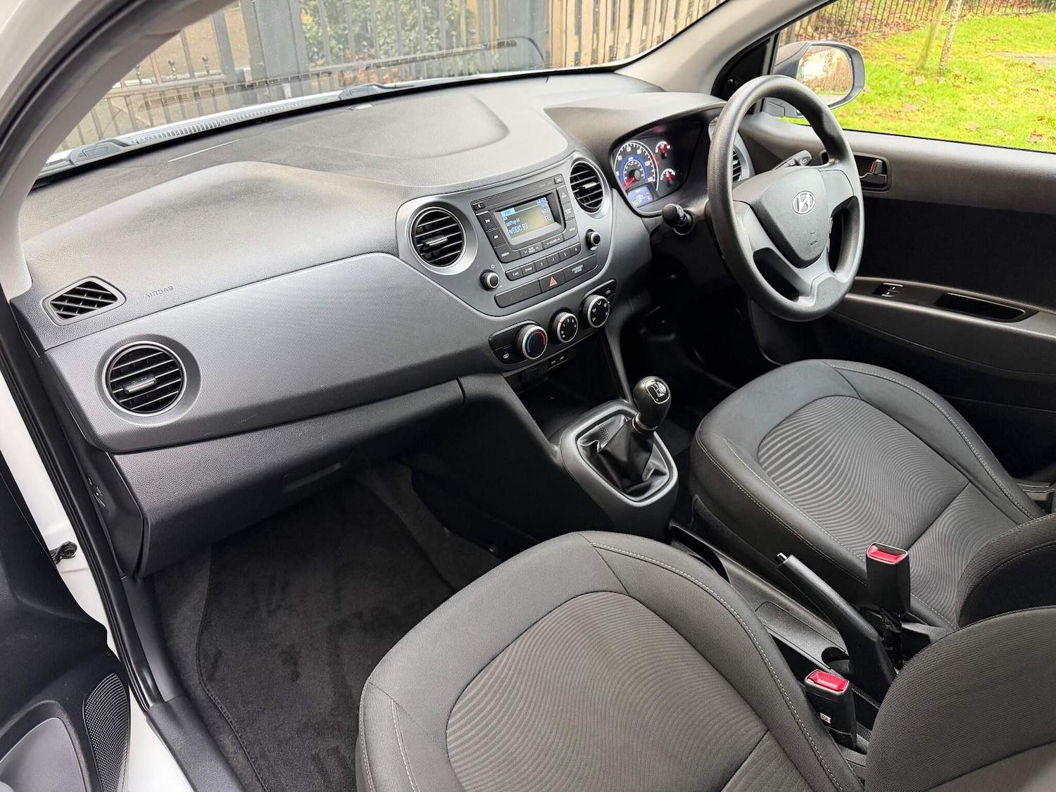 Used Hyundai i10 2018 for sale - 76671596: Photo 28