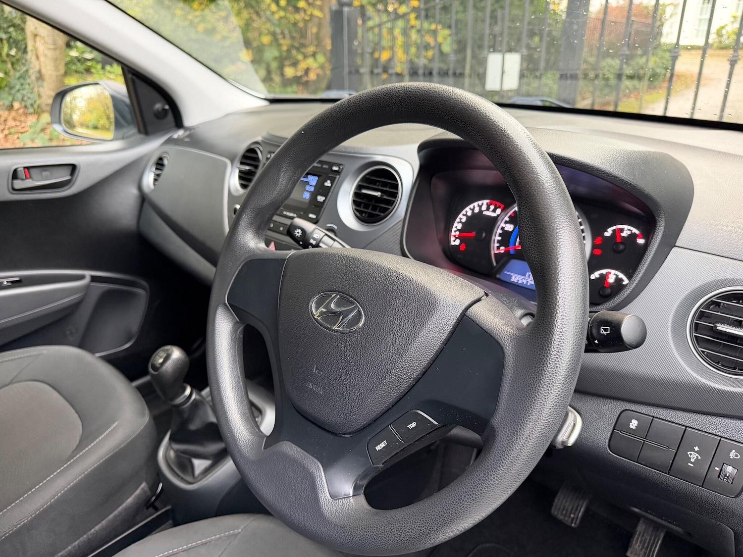 Used Hyundai i10 2018 for sale - 76671596: Photo 30