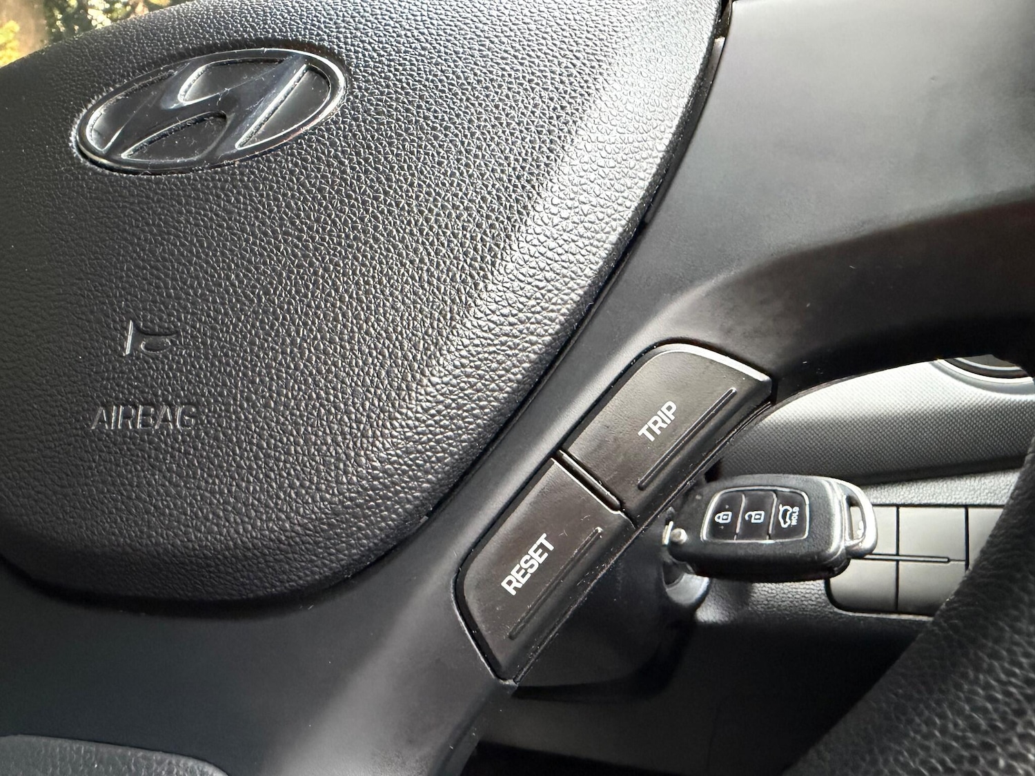 Used Hyundai i10 2018 for sale - 76671596: Photo 40