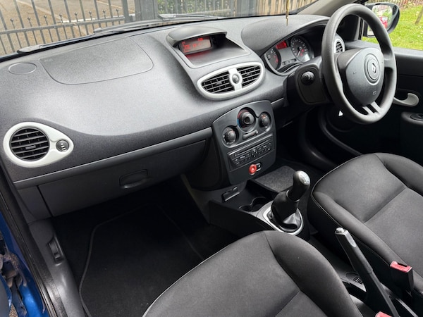 Used Renault Clio 2011 for sale - 74758282: Photo 17