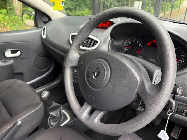 Used Renault Clio 2011 for sale - 74758282: Photo 19