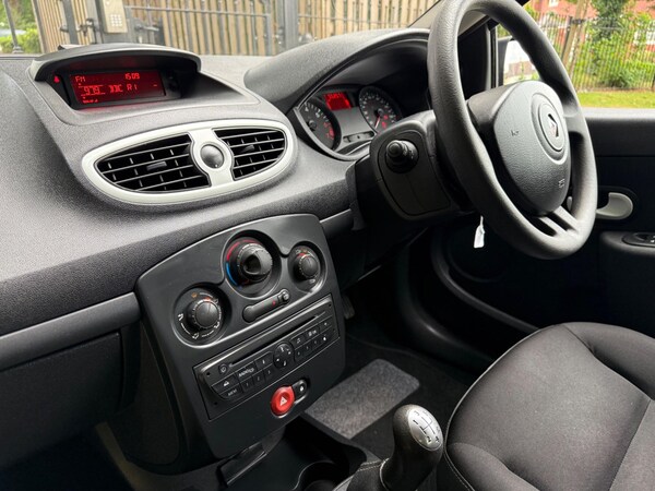 Used Renault Clio 2011 for sale - 74758282: Photo 20
