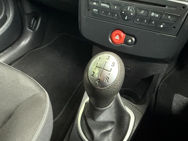 Used Renault Clio 2011 for sale - 74758282: Photo 27