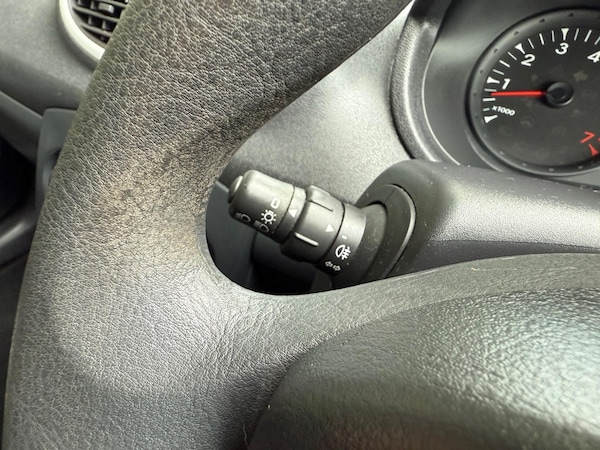 Used Renault Clio 2011 for sale - 74758282: Photo 28