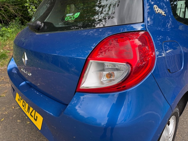 Used Renault Clio 2011 for sale - 74758282: Photo 32