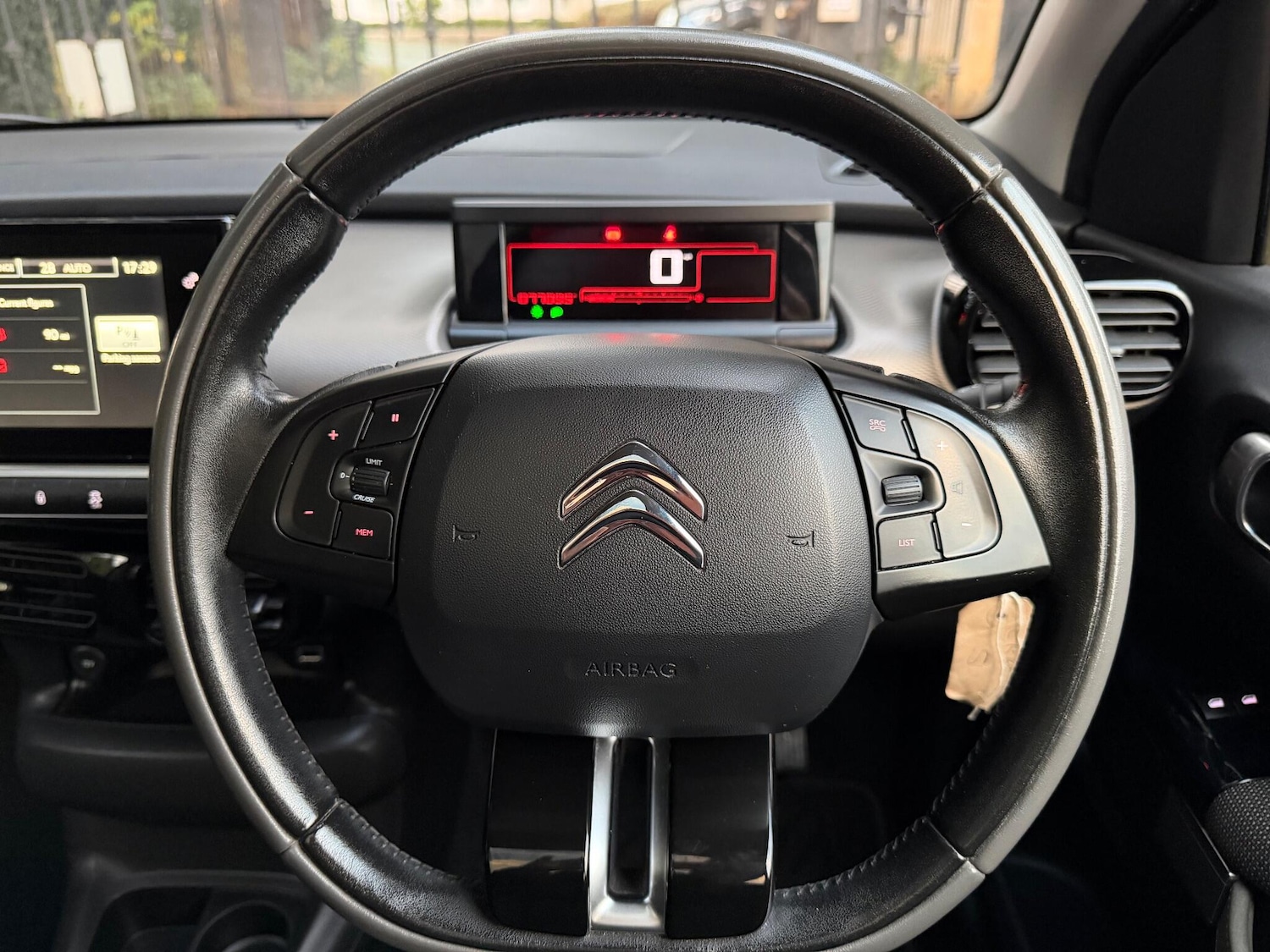 Used Citroen C4 Cactus 2015 for sale - 76597279: Photo 32