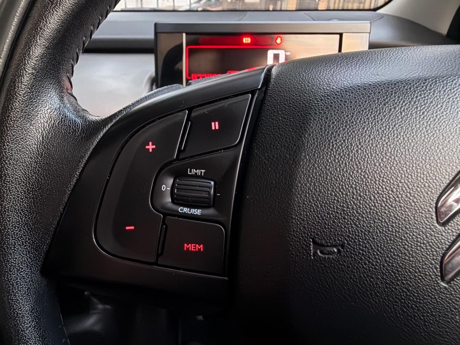 Used Citroen C4 Cactus 2015 for sale - 76597279: Photo 38