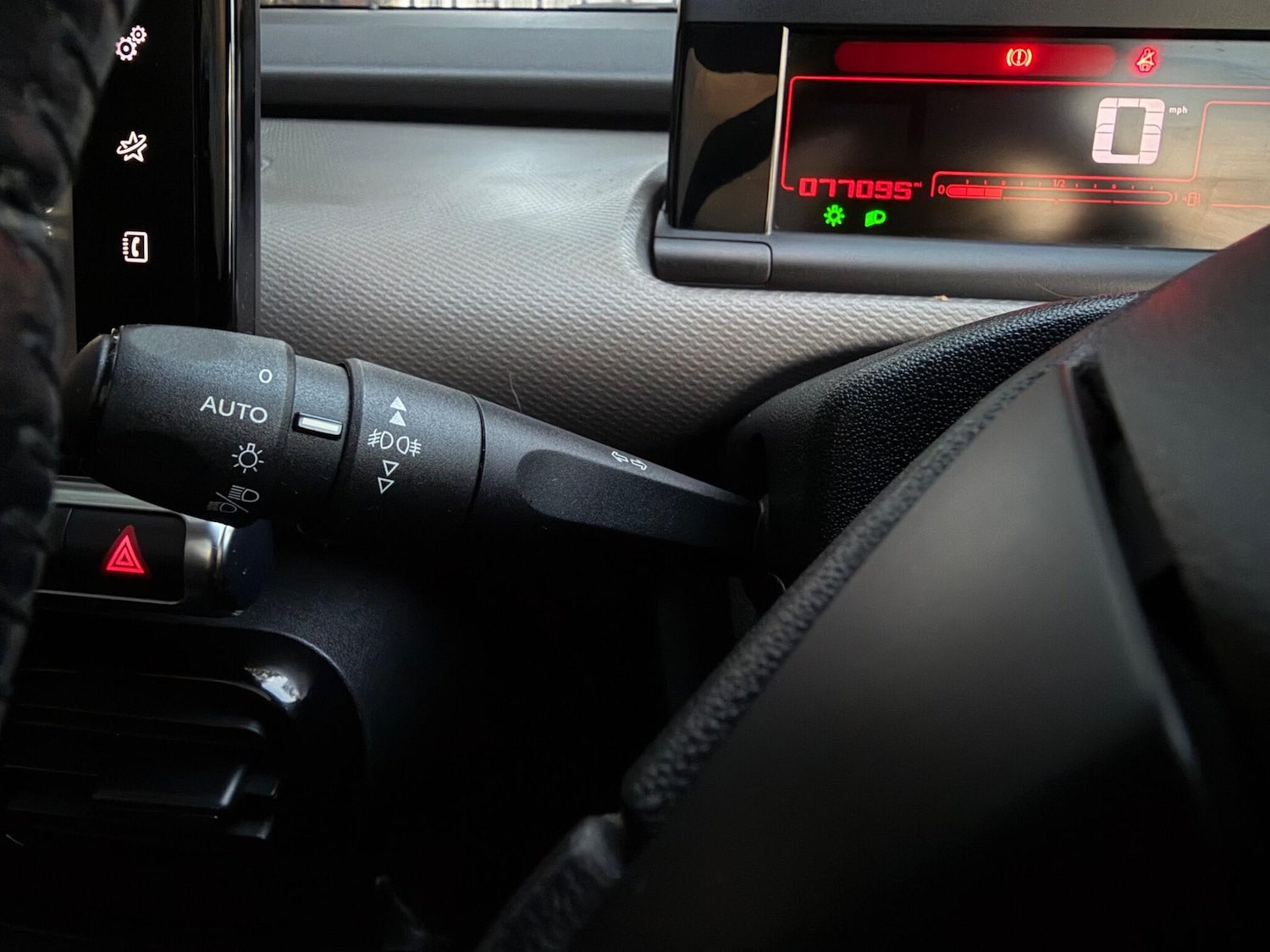 Used Citroen C4 Cactus 2015 for sale - 76597279: Photo 41