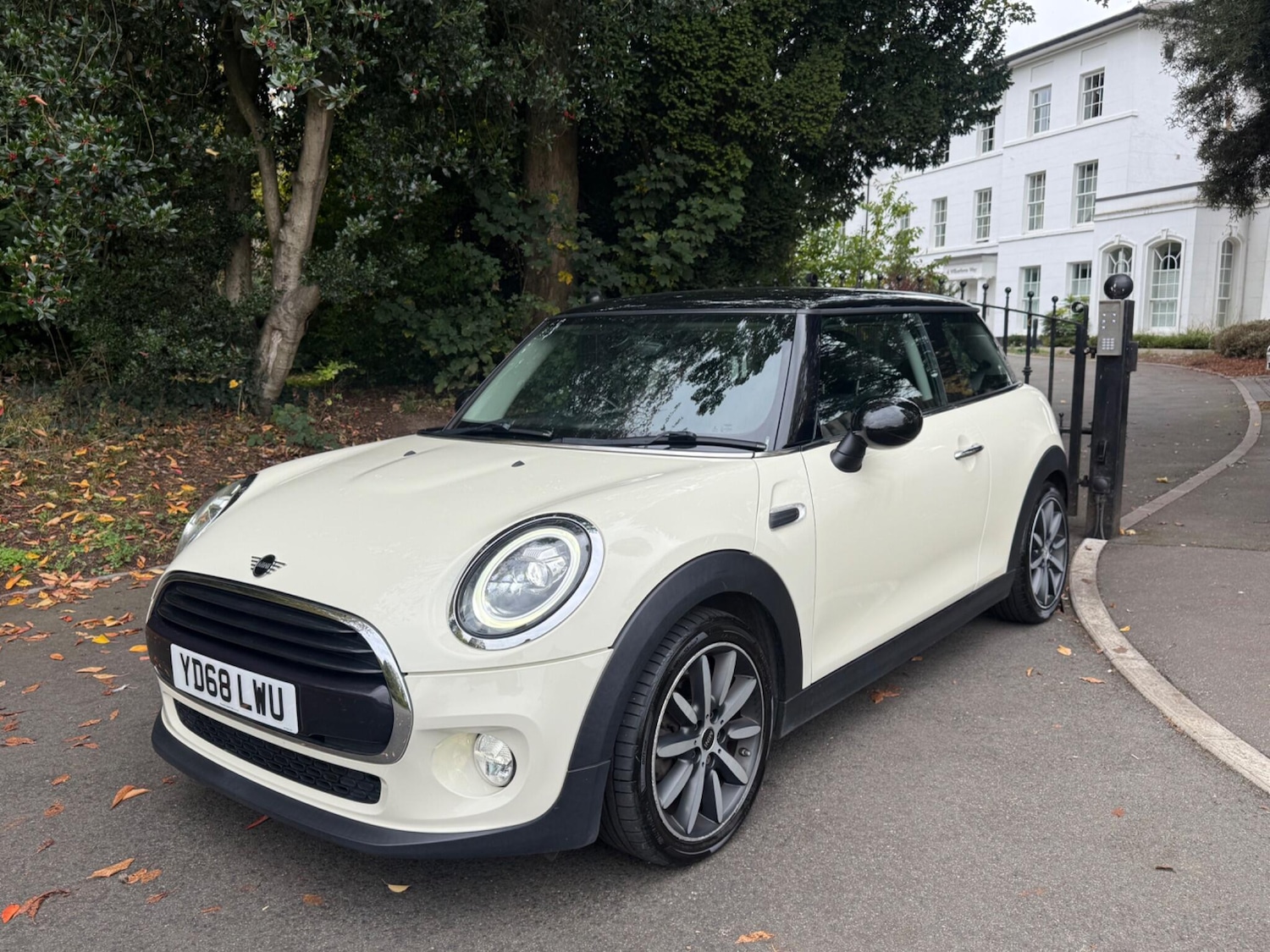 Used MINI Hatch 2018 for sale - 76307819: Photo 1