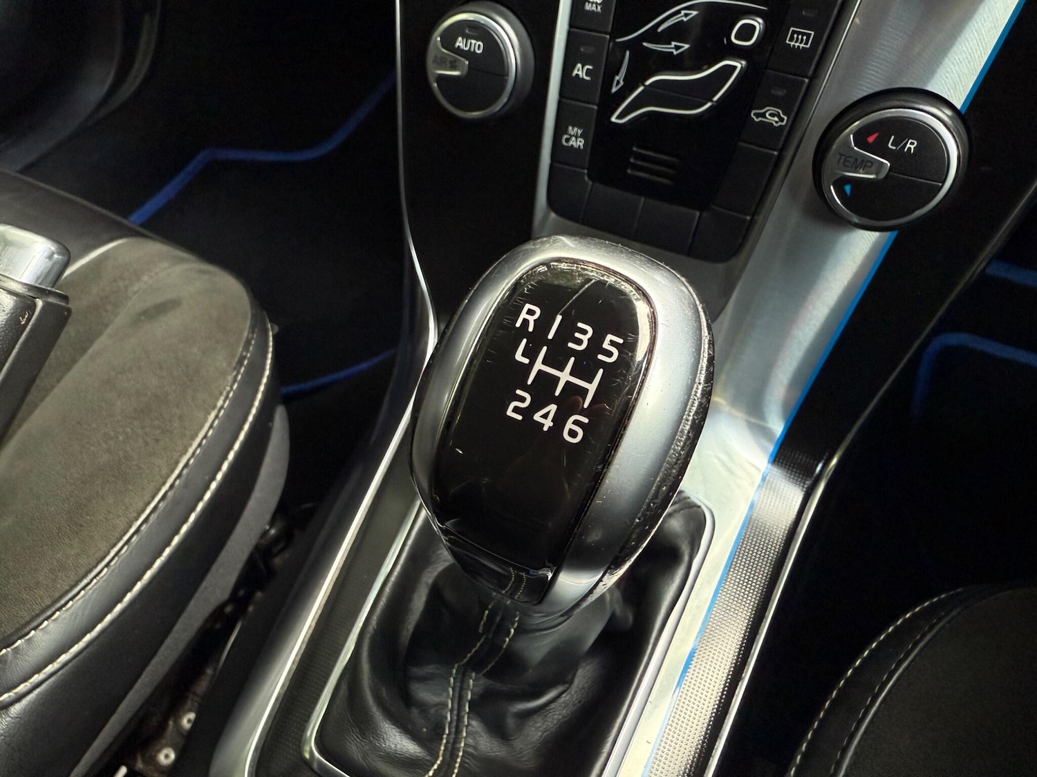 Used Volvo V40 2015 for sale - 76766014: Photo 29