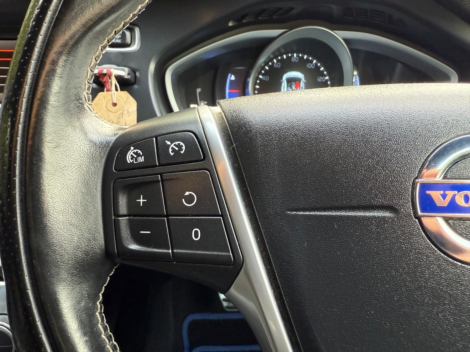 Used Volvo V40 2015 for sale - 76766014: Photo 30