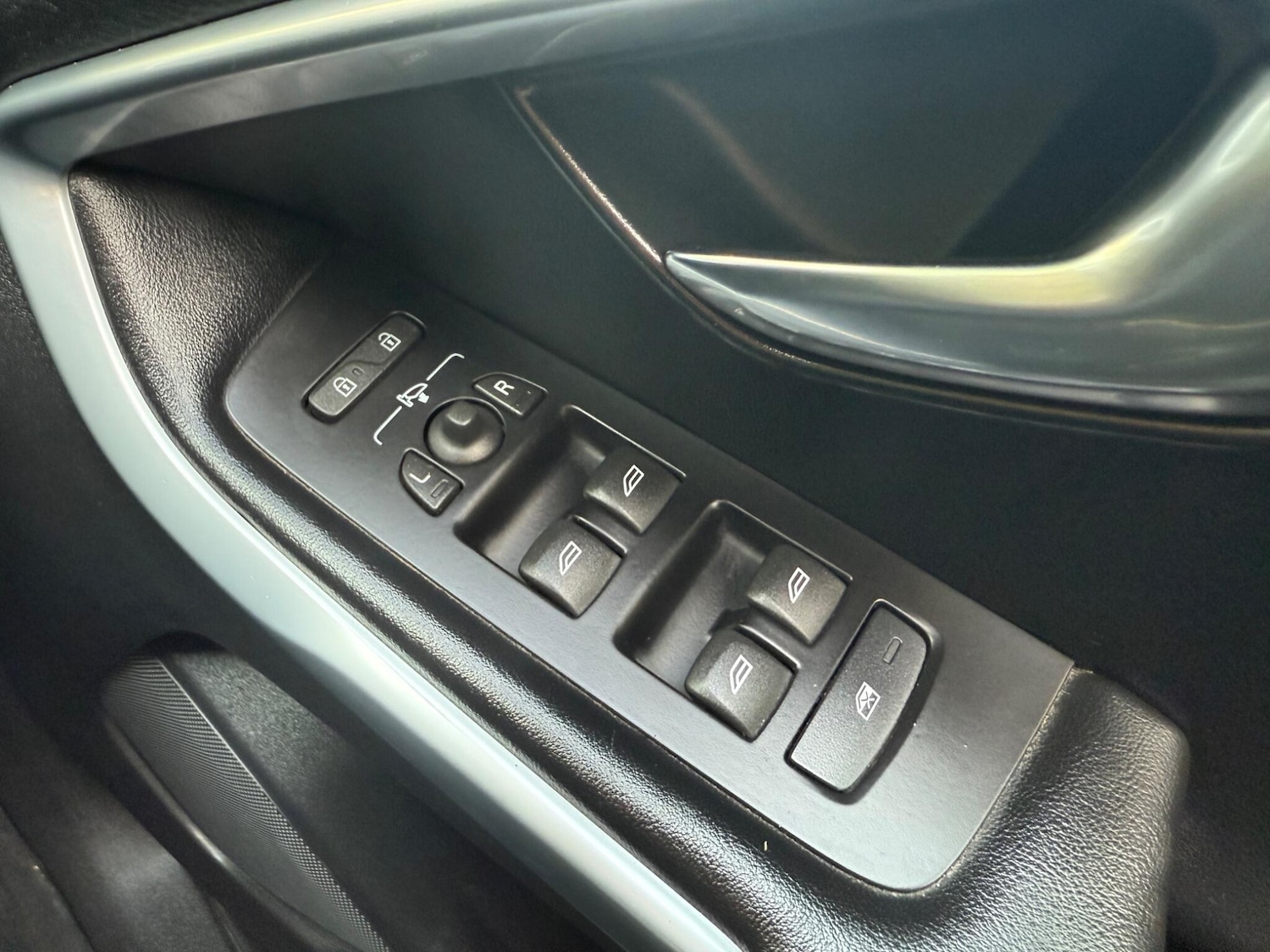 Used Volvo V40 2015 for sale - 76766014: Photo 35