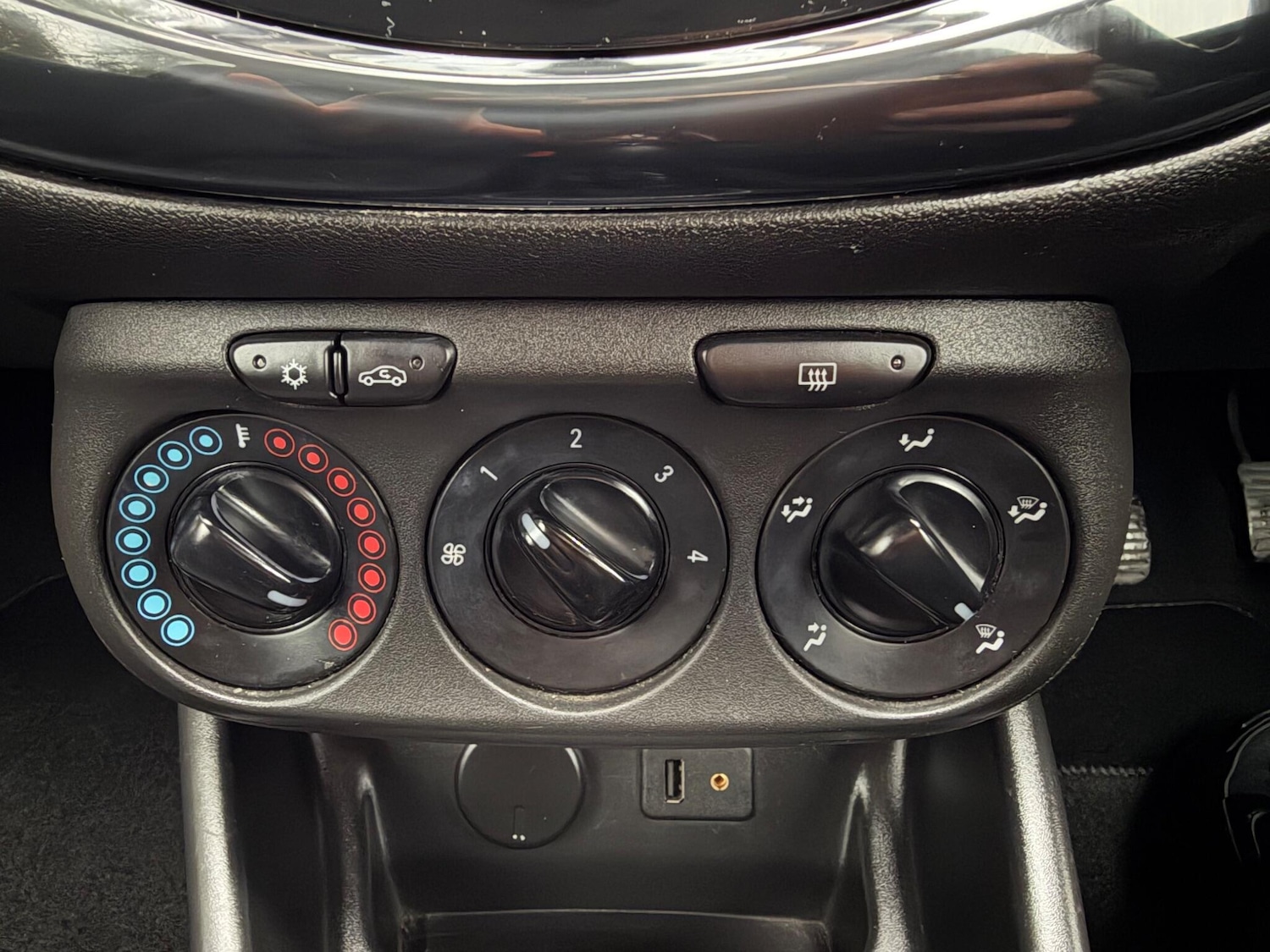 Used Vauxhall Corsa 2015 for sale - 77144067: Photo 35