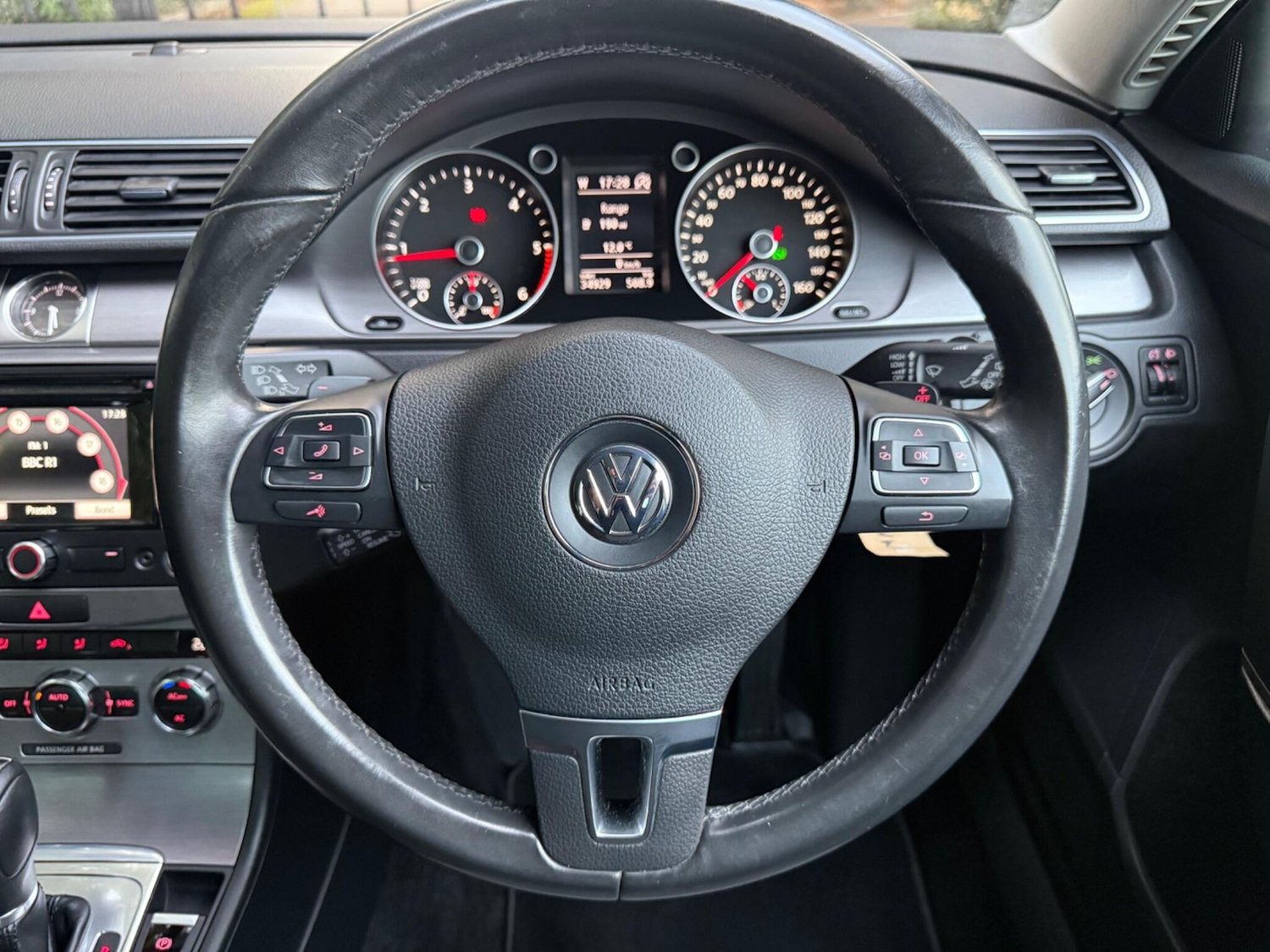 Used Volkswagen Passat 2012 for sale - 76549797: Photo 32