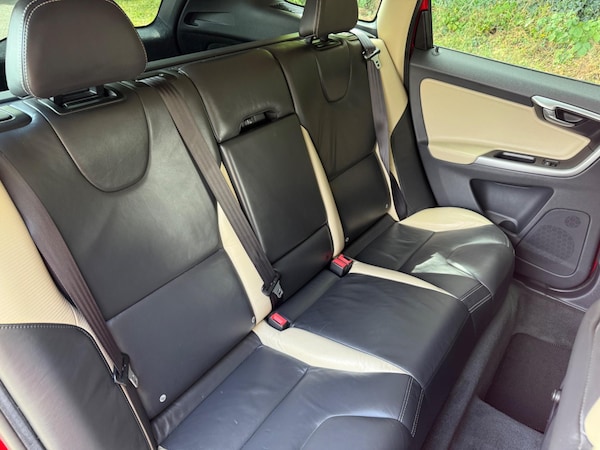 Used Volvo XC60 2010 for sale - 75268485: Photo 16