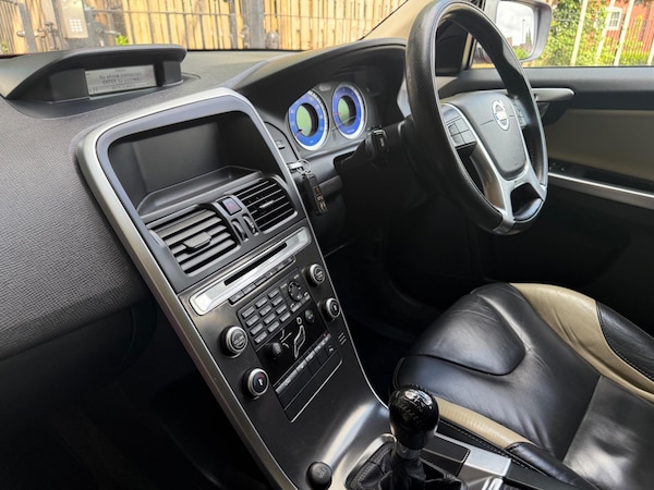 Used Volvo XC60 2010 for sale - 75268485: Photo 23