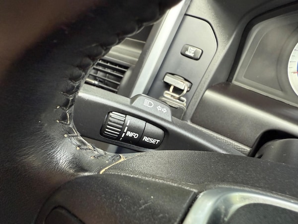 Used Volvo XC60 2010 for sale - 75268485: Photo 34