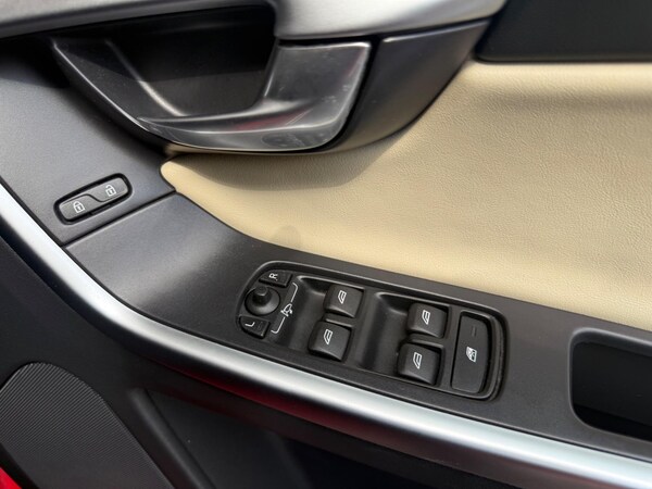 Used Volvo XC60 2010 for sale - 75268485: Photo 37