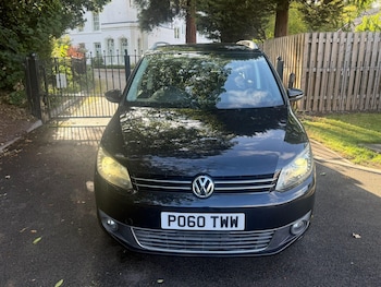 Used Volkswagen Touran 2011 for sale - 75757526: Photo