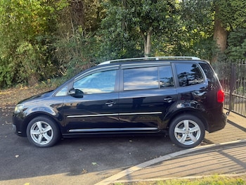 Used Volkswagen Touran 2011 for sale - 75757526: Photo