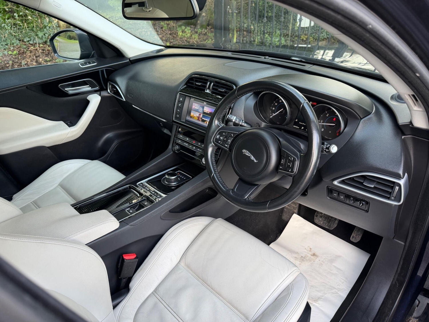 Used Jaguar F-Pace 2017 for sale - 77143905: Photo 21