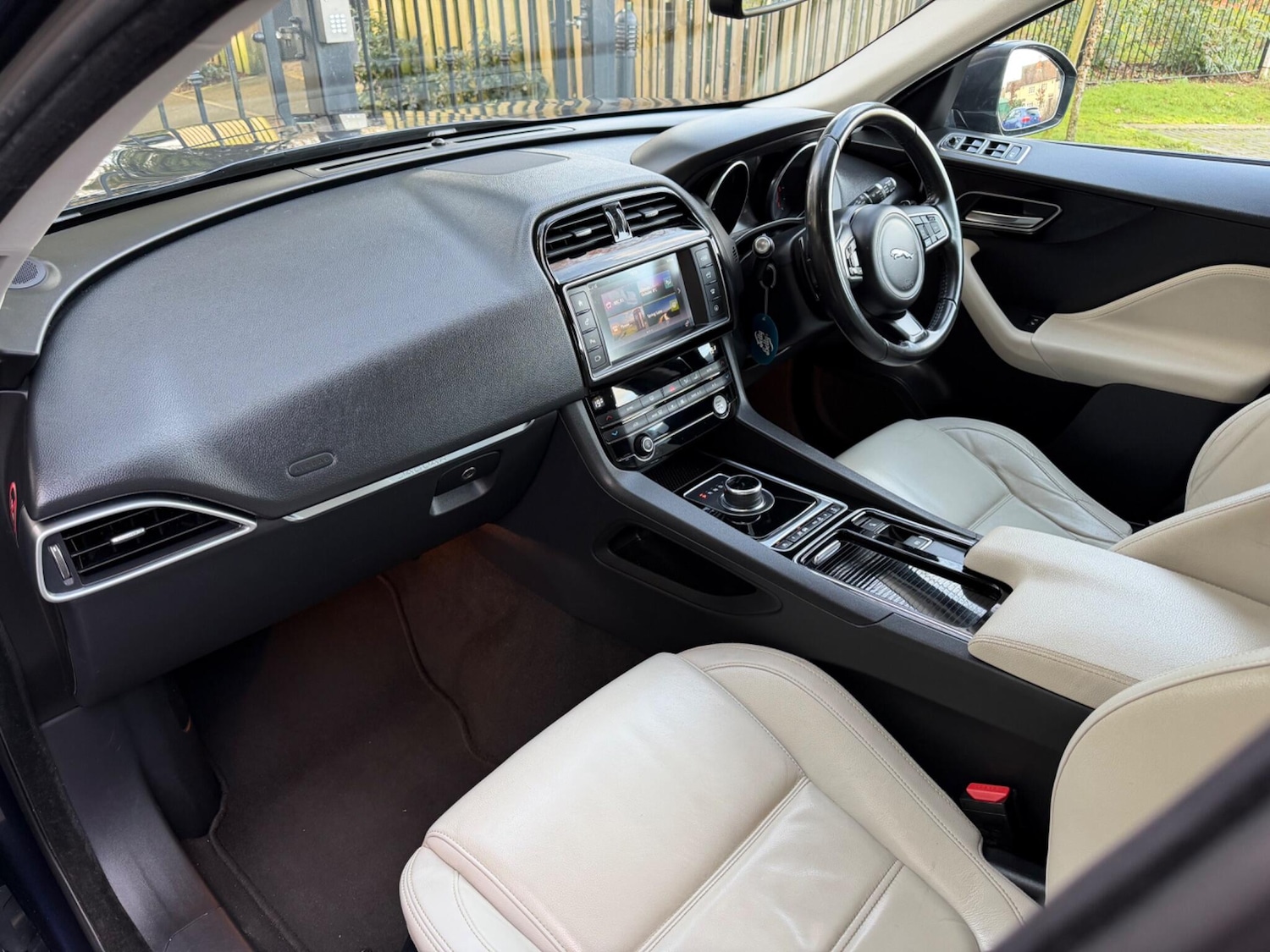 Used Jaguar F-Pace 2017 for sale - 77143905: Photo 28