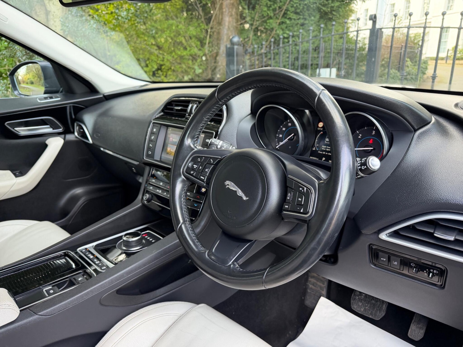 Used Jaguar F-Pace 2017 for sale - 77143905: Photo 30