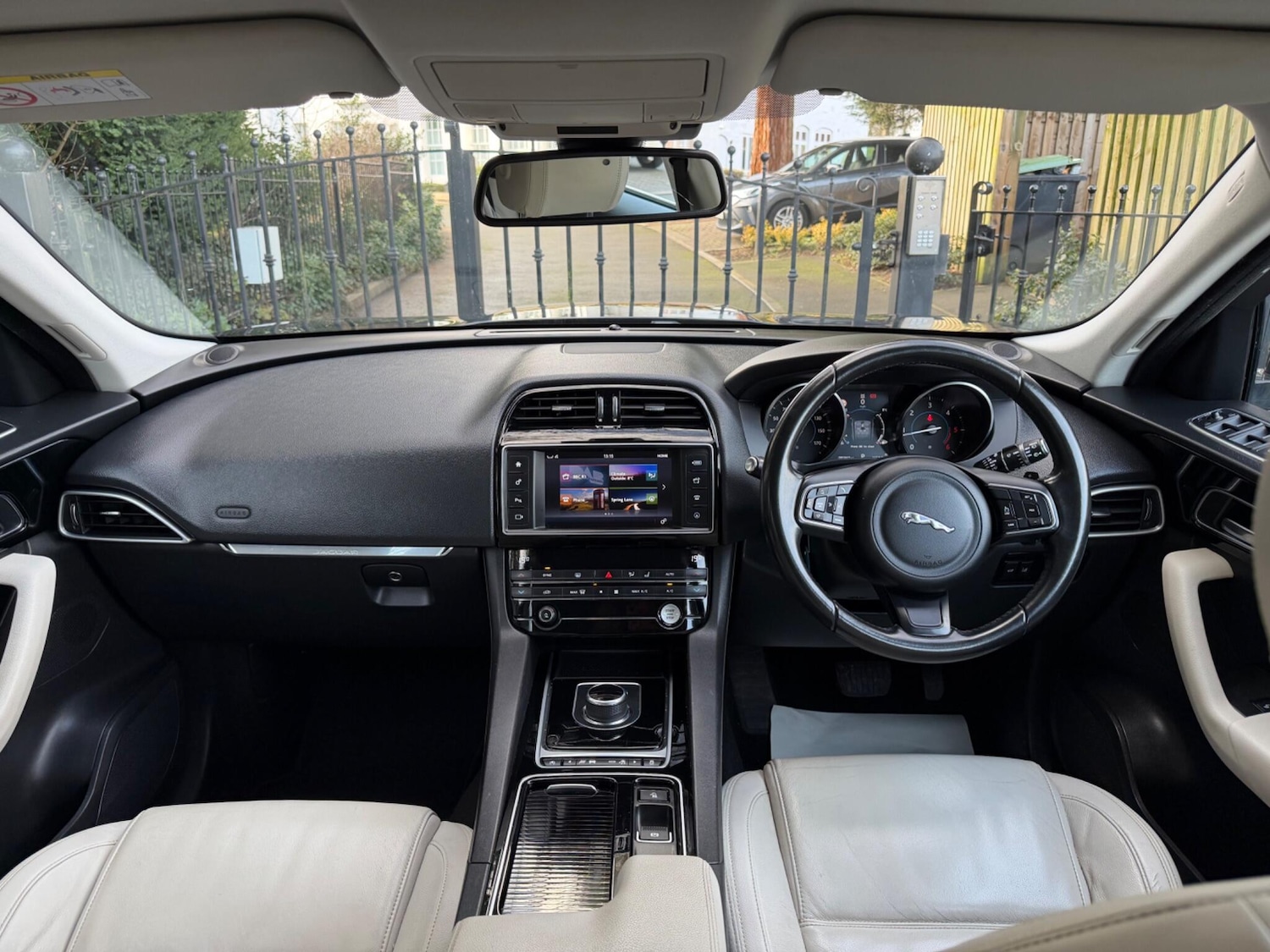 Used Jaguar F-Pace 2017 for sale - 77143905: Photo 32