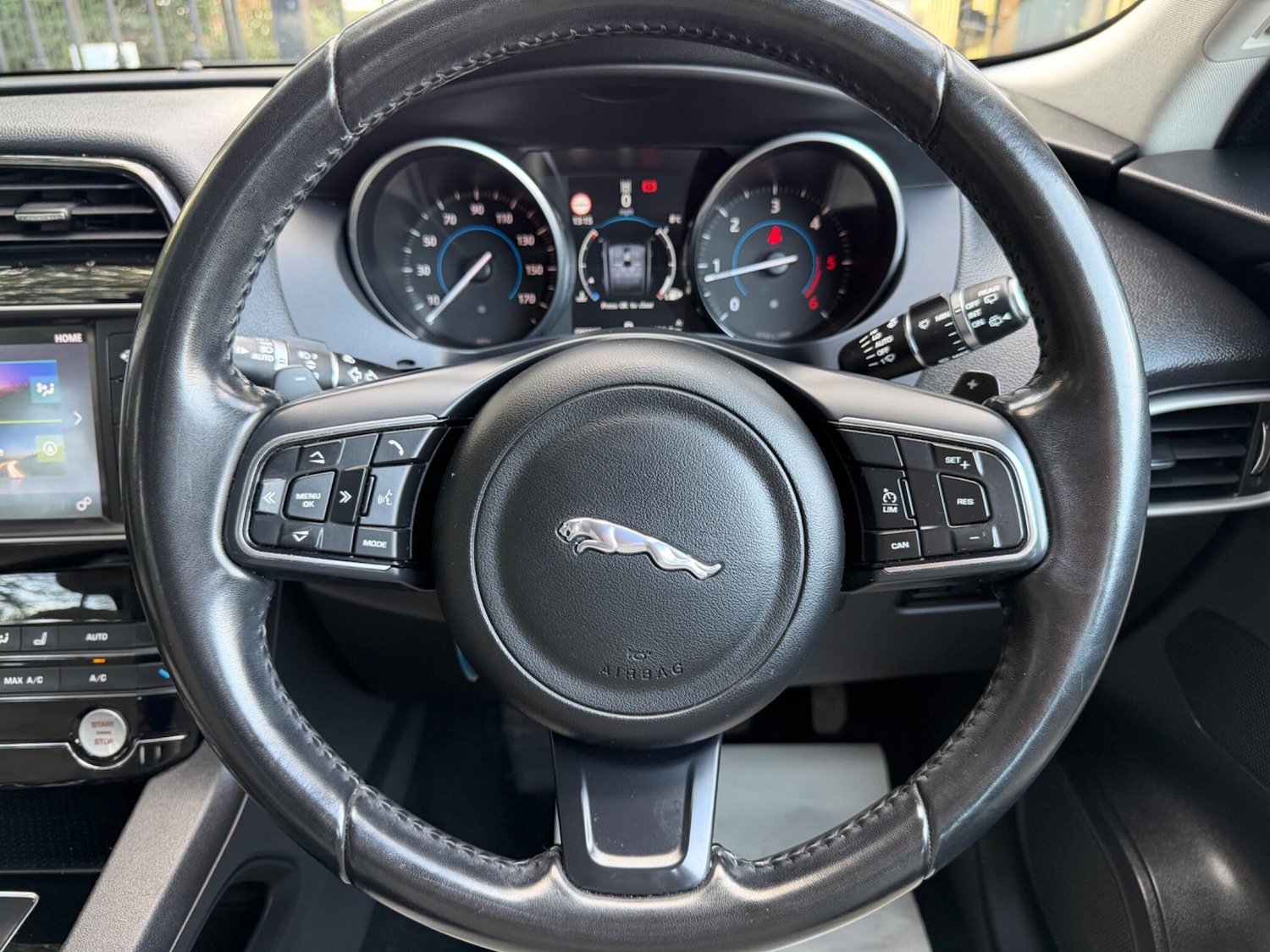 Used Jaguar F-Pace 2017 for sale - 77143905: Photo 34