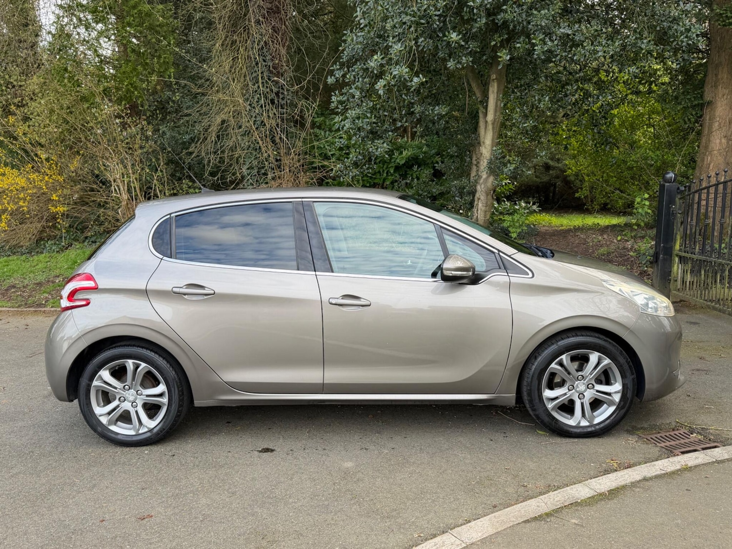 Used Peugeot 208 2014 for sale - 78047366: Photo 14