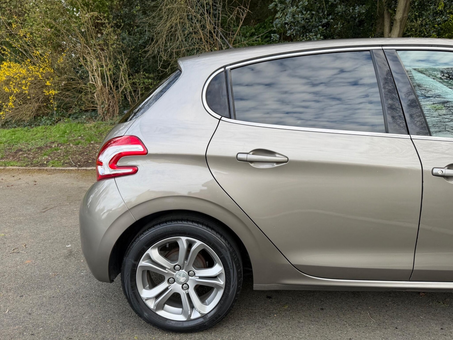 Used Peugeot 208 2014 for sale - 78047366: Photo 15