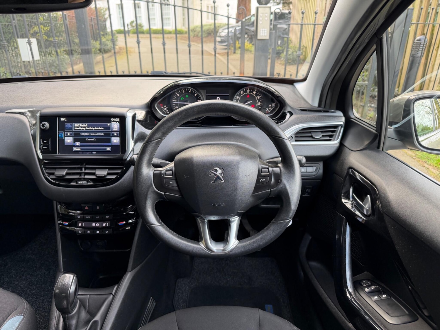 Used Peugeot 208 2014 for sale - 78047366: Photo 32