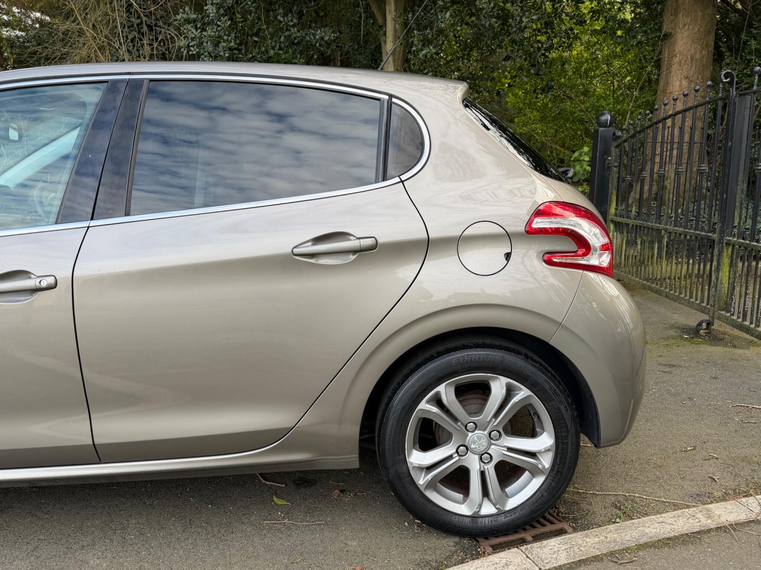 Used Peugeot 208 2014 for sale - 78047366: Photo 6