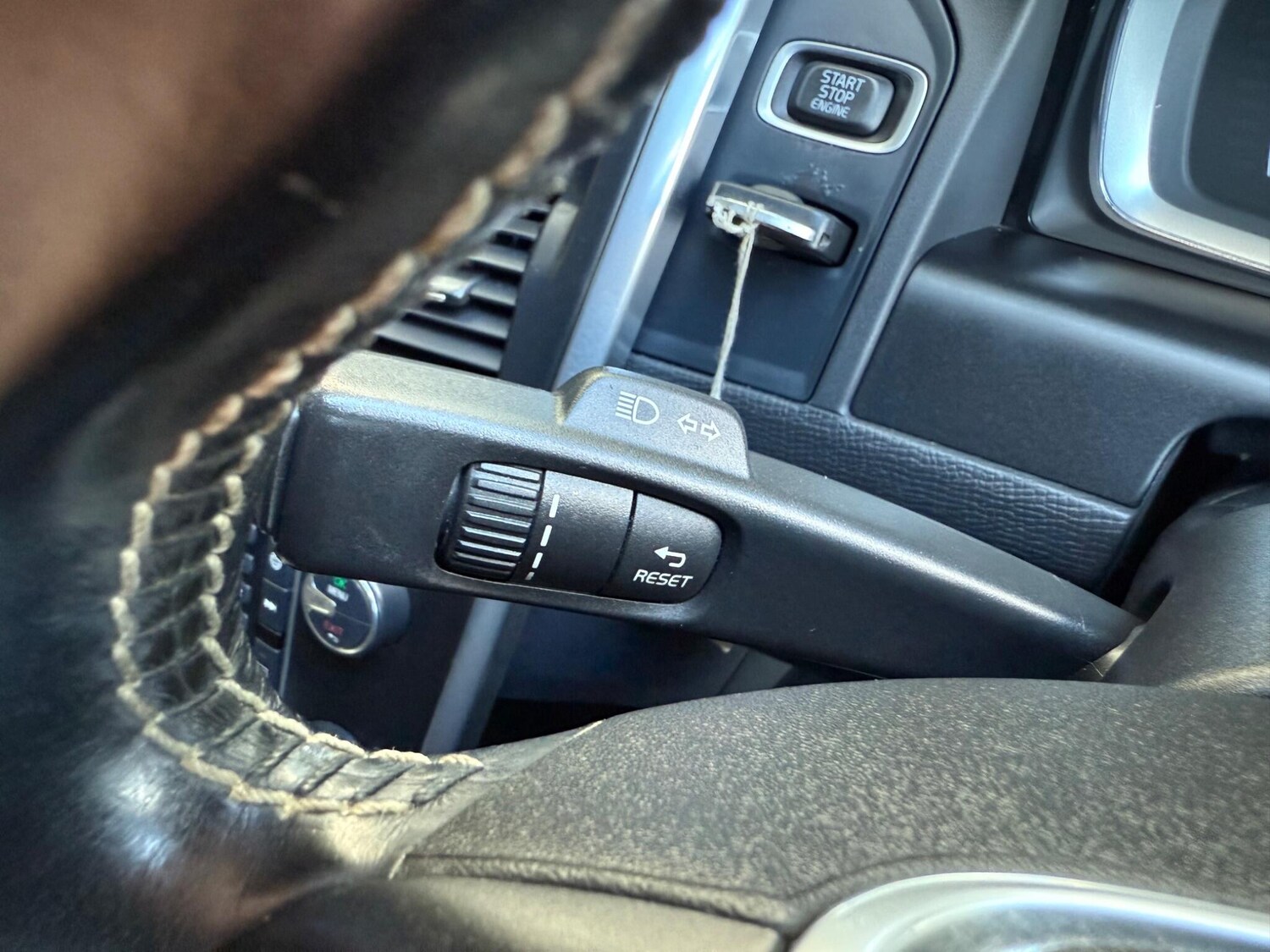 Used Volvo XC60 2014 for sale - 75687717: Photo 32