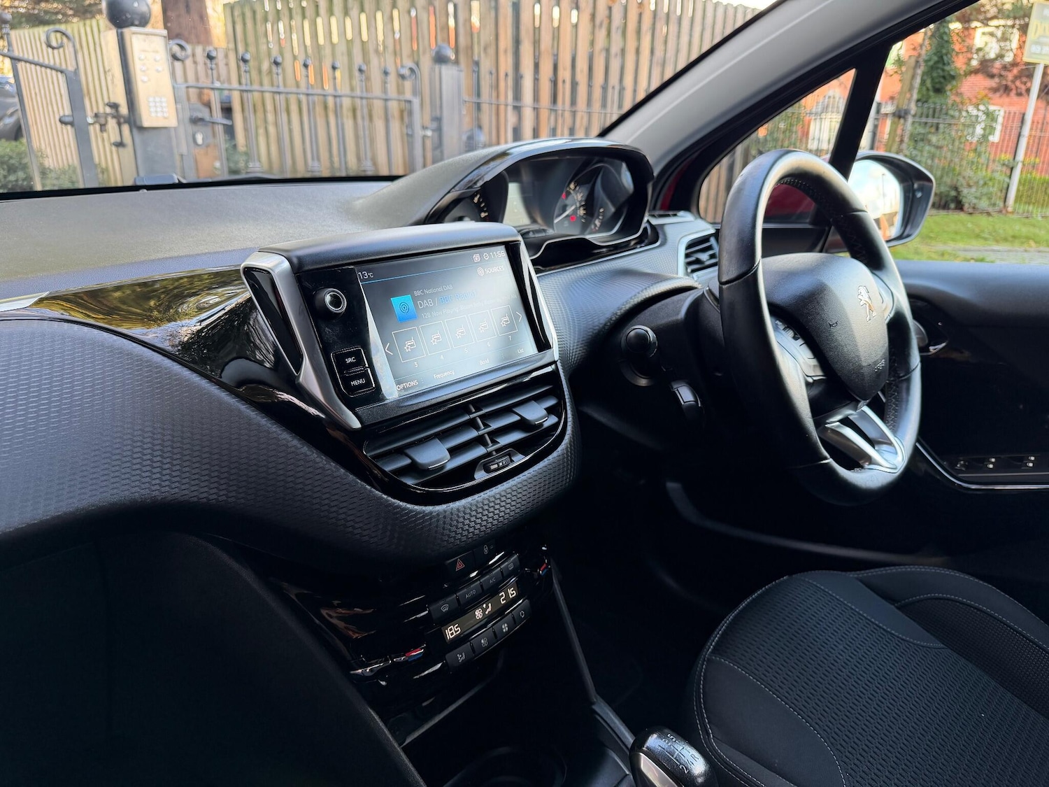 Used Peugeot 208 for sale - 76995437: Photo 25