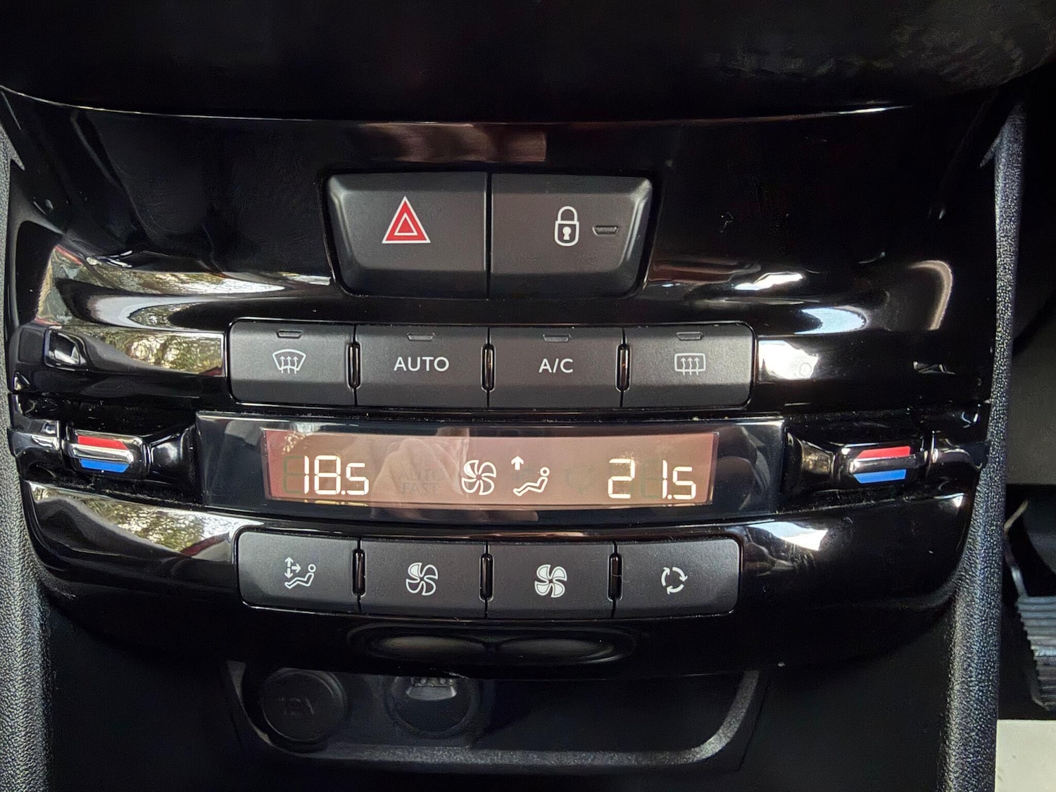 Used Peugeot 208 for sale - 76995437: Photo 31