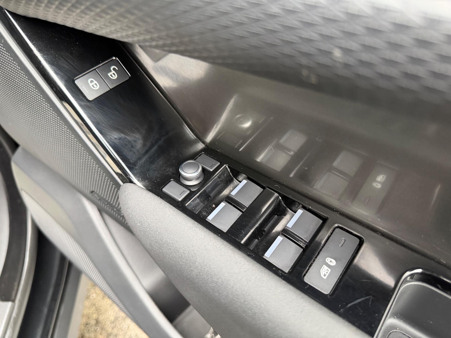 Used Land Rover Range Rover Velar 2018 for sale - 77163124: Photo 45