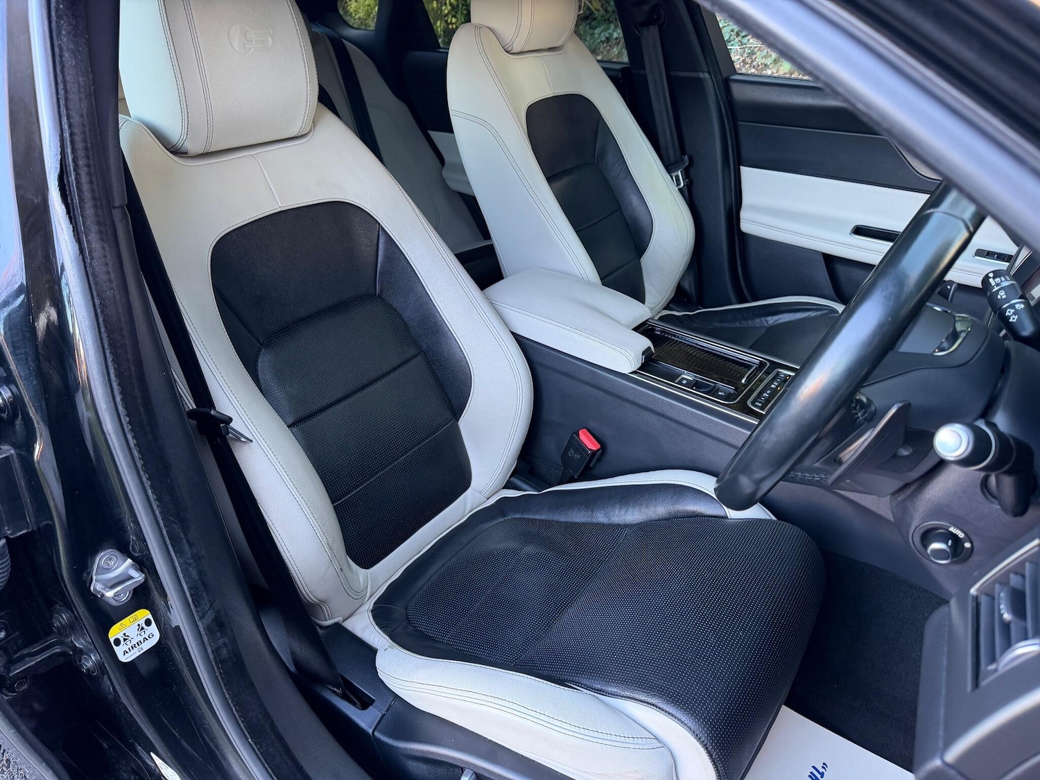 Used Jaguar XF 2016 for sale - 76671566: Photo 24