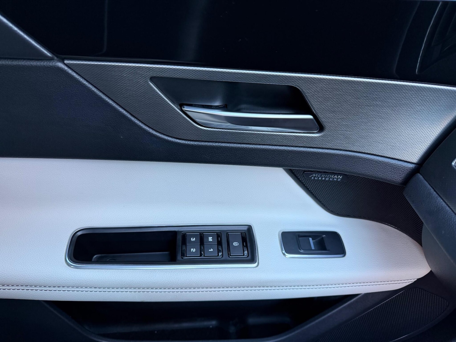 Used Jaguar XF 2016 for sale - 76671566: Photo 46