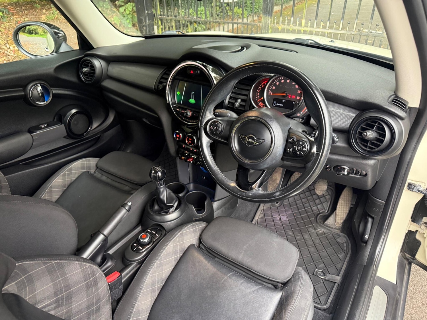 Used MINI Hatch 2018 for sale - 76989677: Photo 17