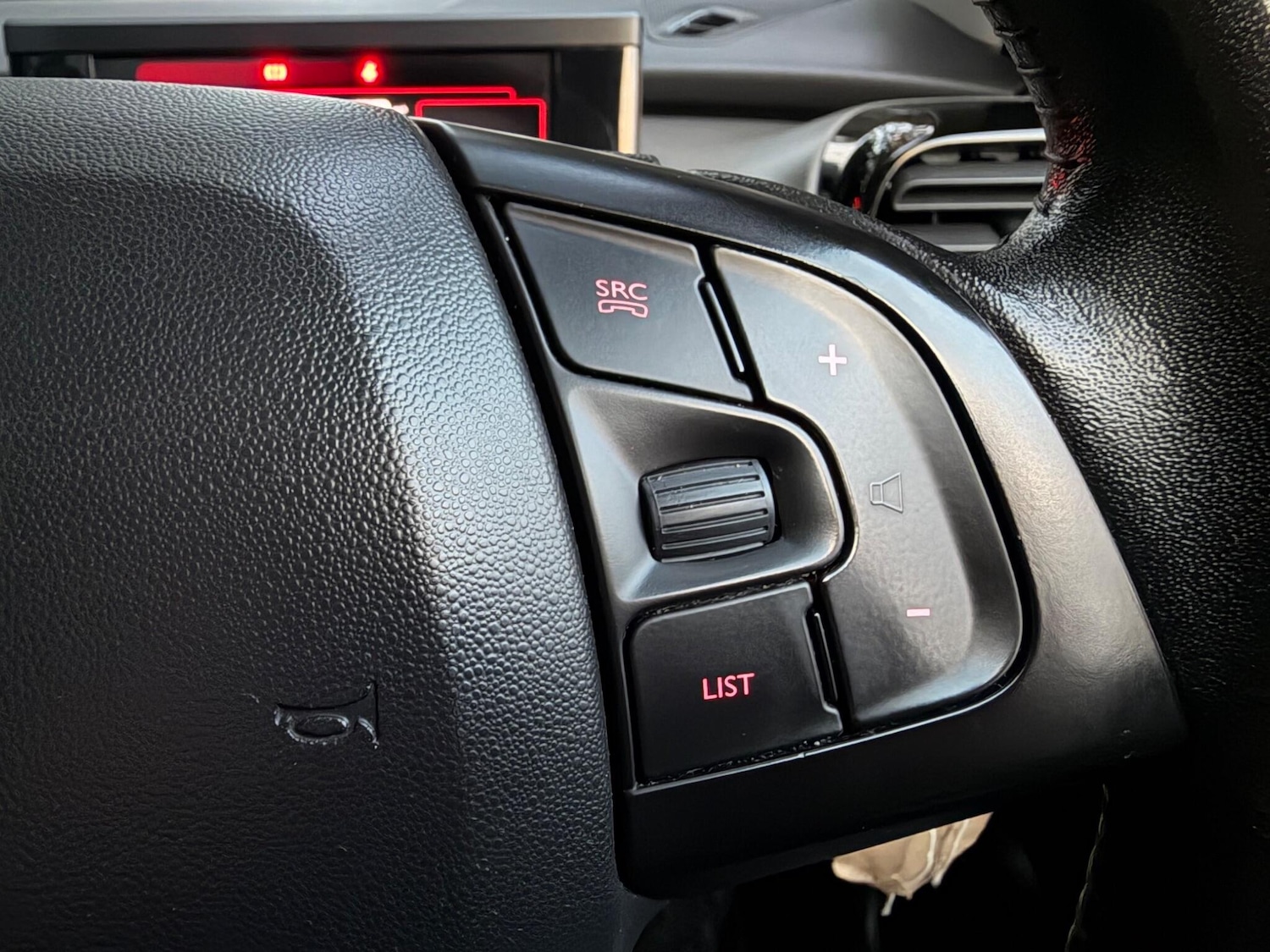 Used Citroen C4 Cactus 2015 for sale - 76440457: Photo 37