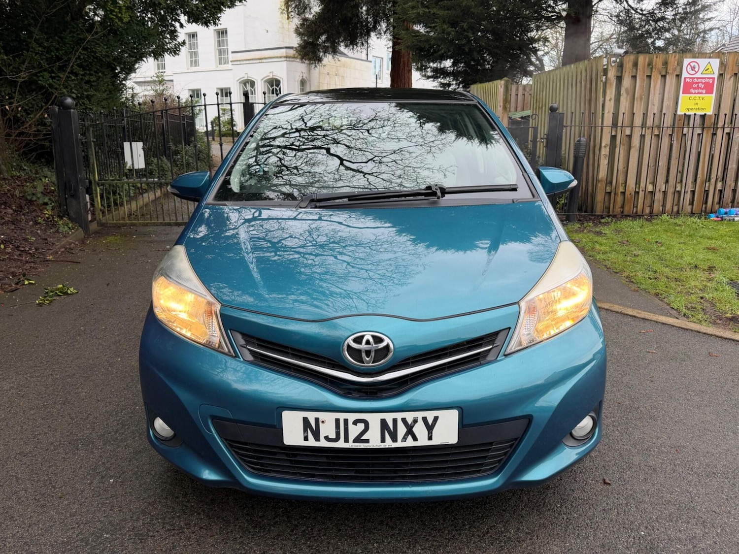 Used Toyota Yaris 2012 for sale - 77215689: Photo 2